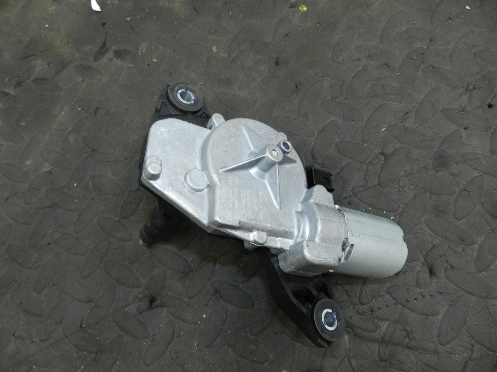 180. 2018 RENAULT KOLEOS MK2. BOOT LID TAIL GATE REAR WIPER MOTOR - Image 2
