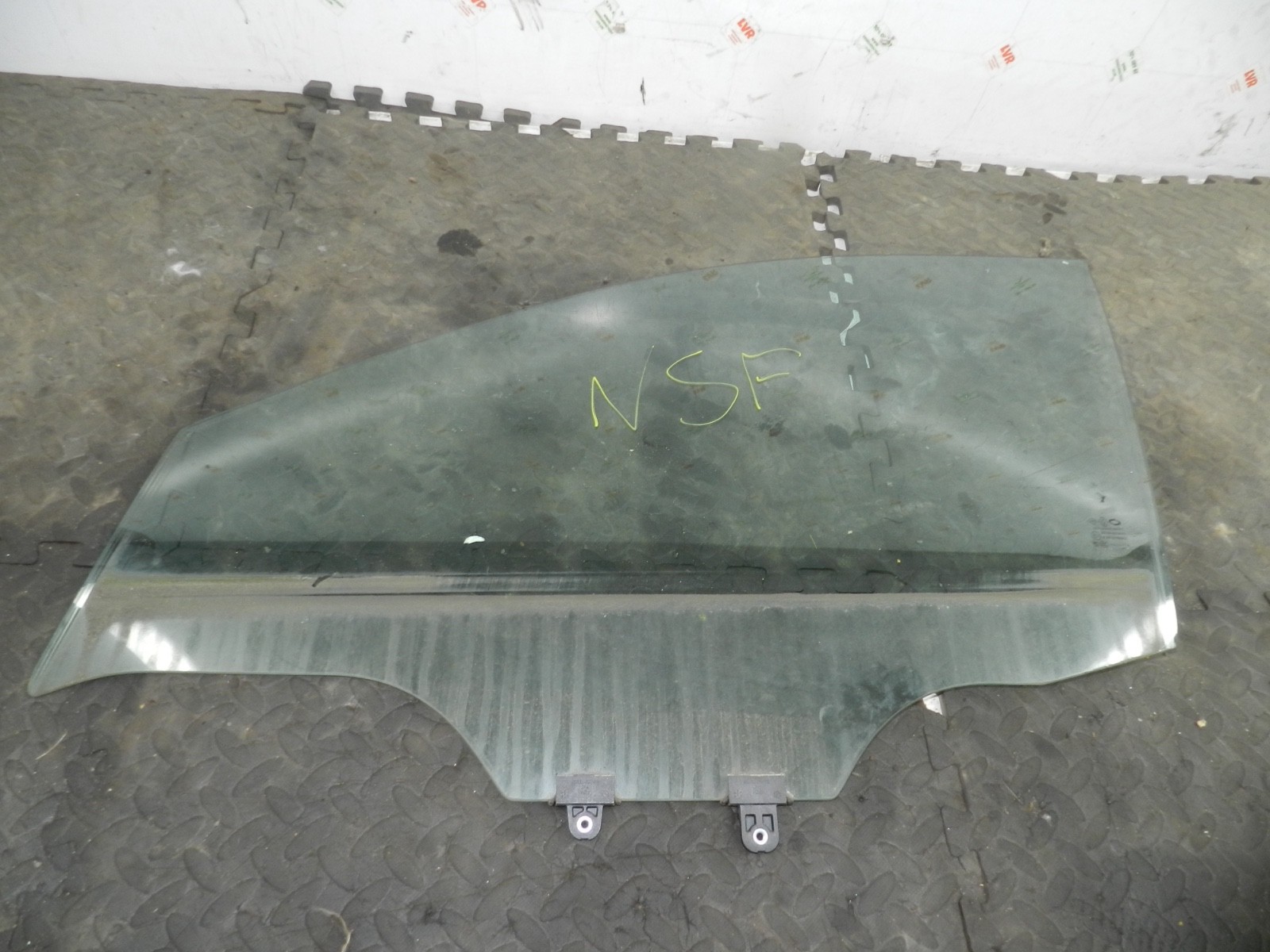 80. 2018 RENAULT KOLEOS MK2. PASSENGER SIDE FRONT DOOR WINDOW GLASS