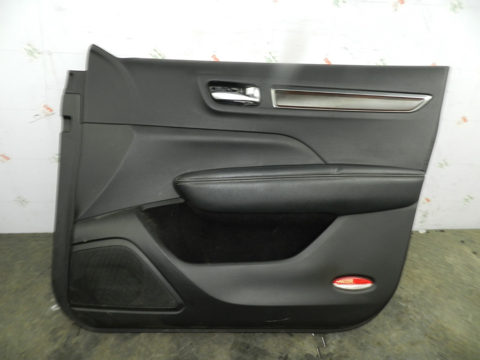 180. 2018 RENAULT KOLEOS MK2. DRIVER SIDE FRONT DOOR CARD PANEL