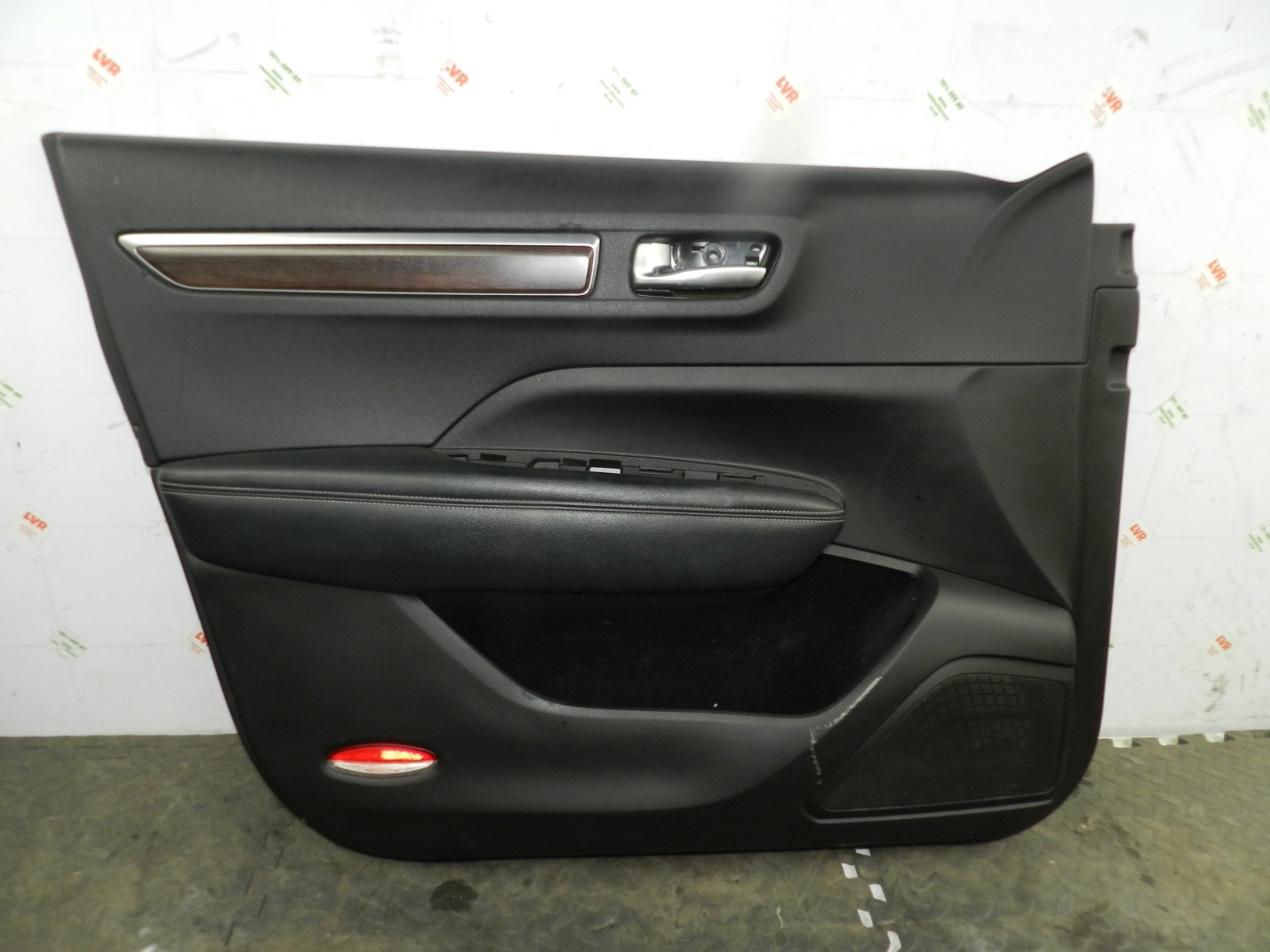 180. 2018 RENAULT KOLEOS MK2. PASSENGER SIDE FRONT DOOR CARD PANEL
