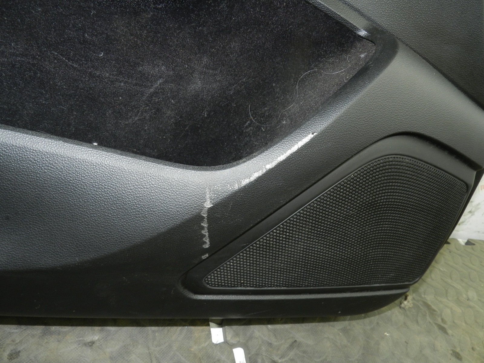 180. 2018 RENAULT KOLEOS MK2. PASSENGER SIDE FRONT DOOR CARD PANEL - Image 4