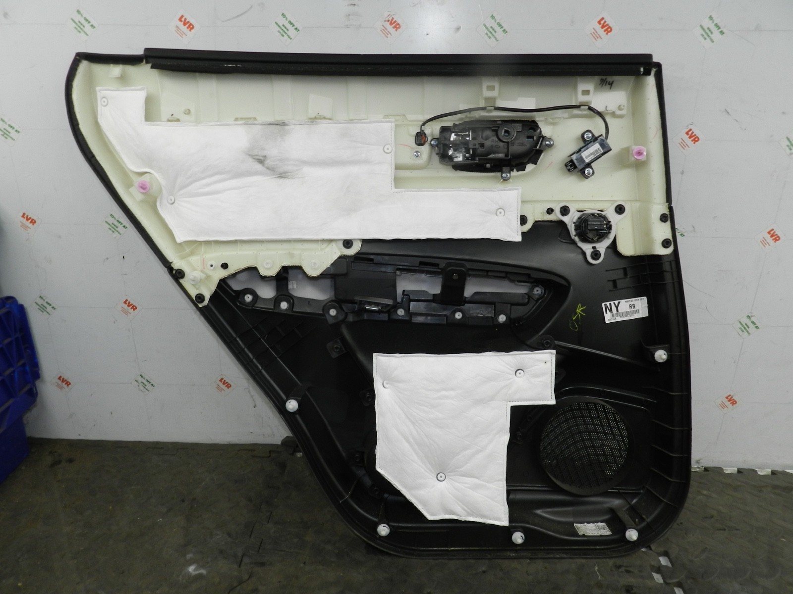180. 2018 RENAULT KOLEOS MK2. DRIVER SIDE REAR DOOR CARD PANEL - Image 4