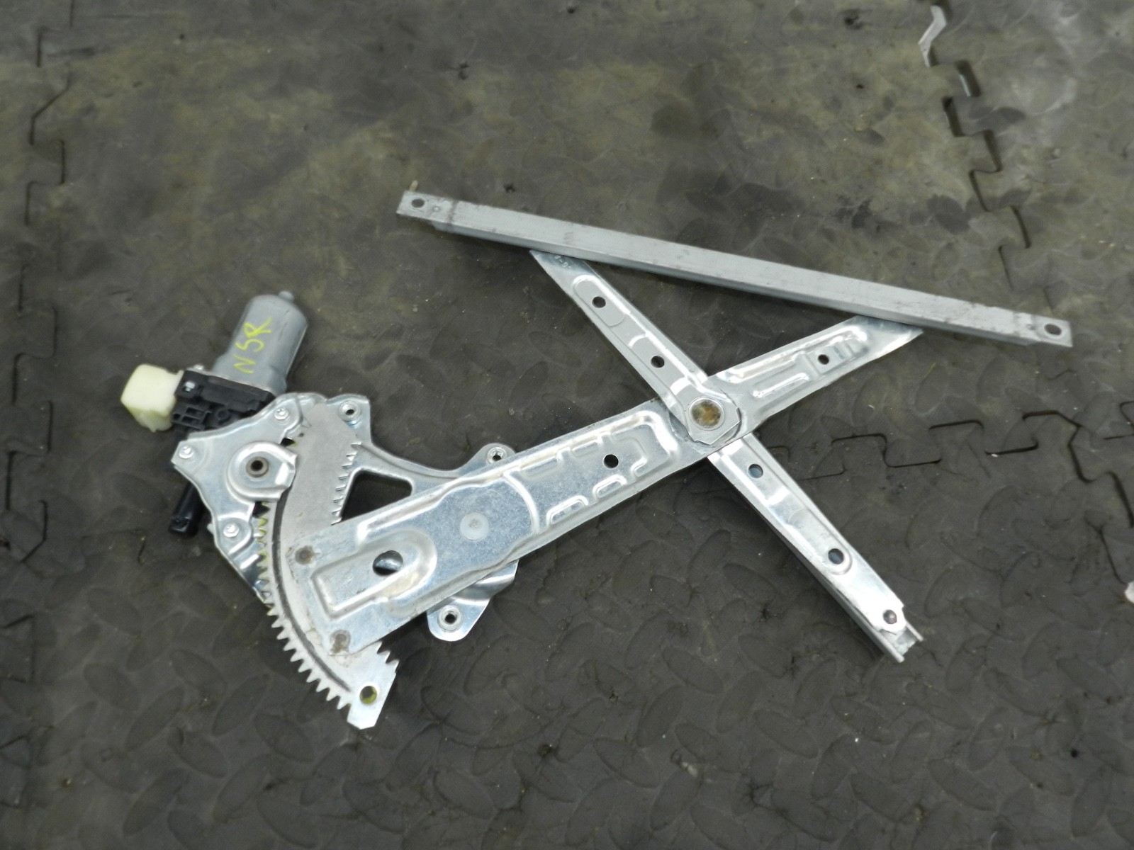 180. 2018 RENAULT KOLEOS MK2. PASSENGER SIDE REAR DOOR WINDOW REGULATOR
