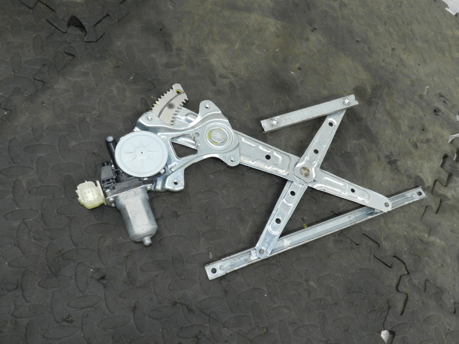 180. 2018 RENAULT KOLEOS MK2. PASSENGER SIDE REAR DOOR WINDOW REGULATOR - Image 2
