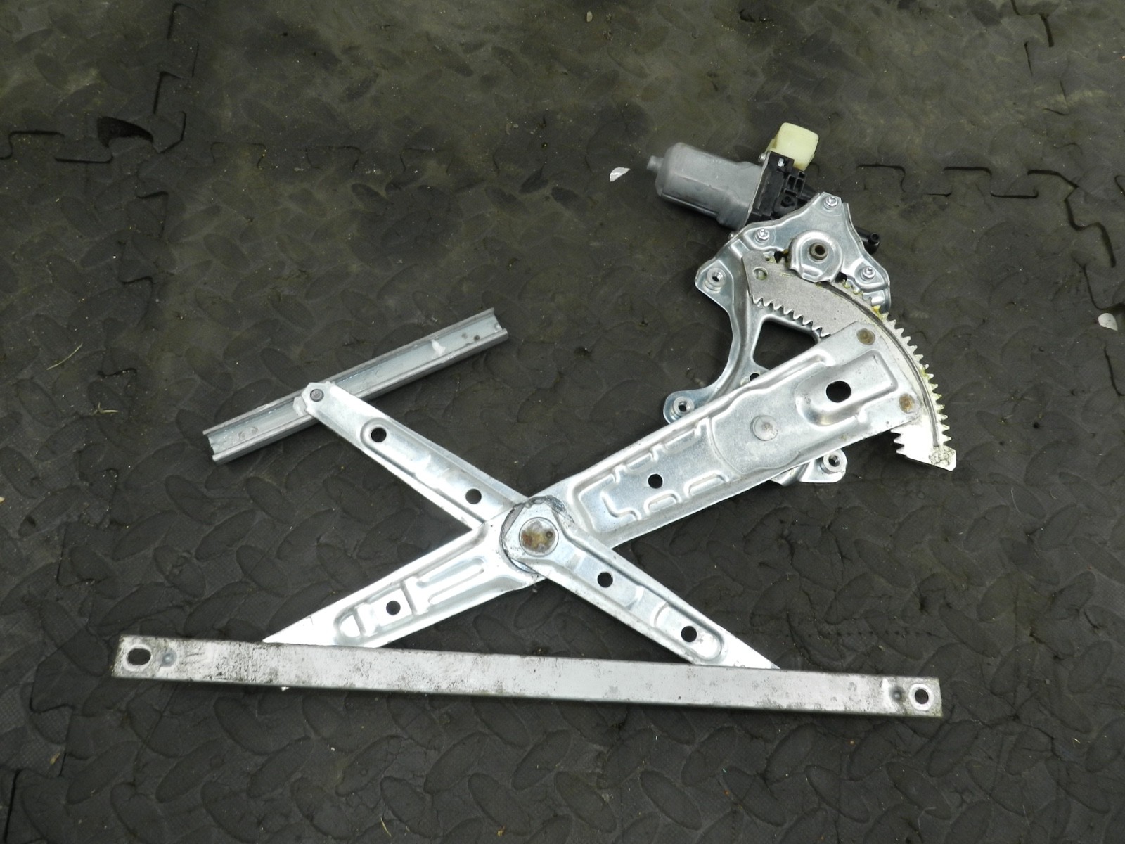 180. 2018 RENAULT KOLEOS MK2. DRIVER SIDE REAR DOOR WINDOW REGULATOR - Image 2