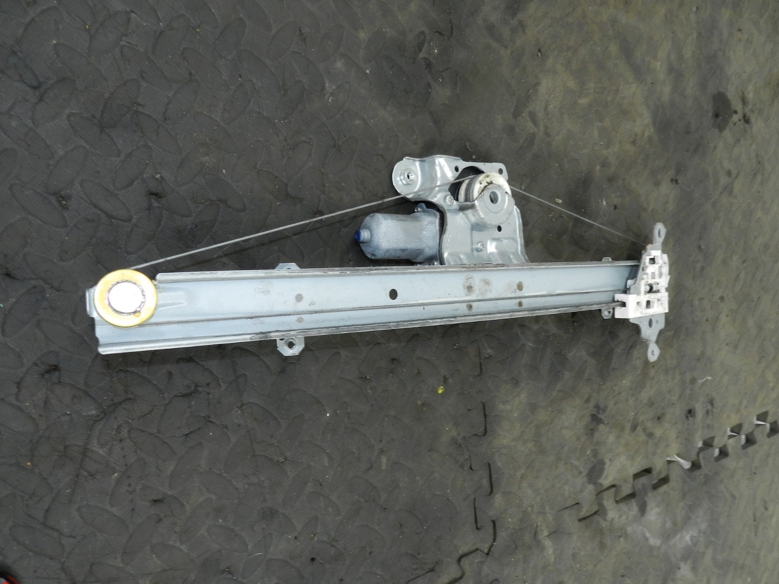 180. 2018 RENAULT KOLEOS MK2. DRIVER SIDE FRONT DOOR WINDOW REGULATOR