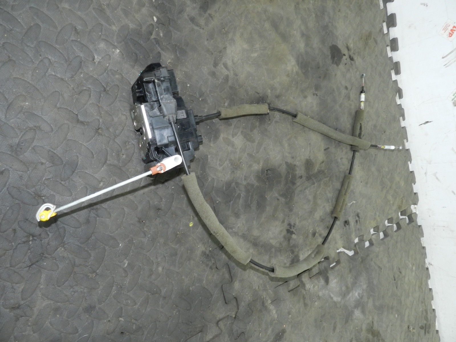 180. 2018 RENAULT KOLEOS MK2. PASSENGER SIDE FRONT DOOR LOCK MOTOR MECHANISM