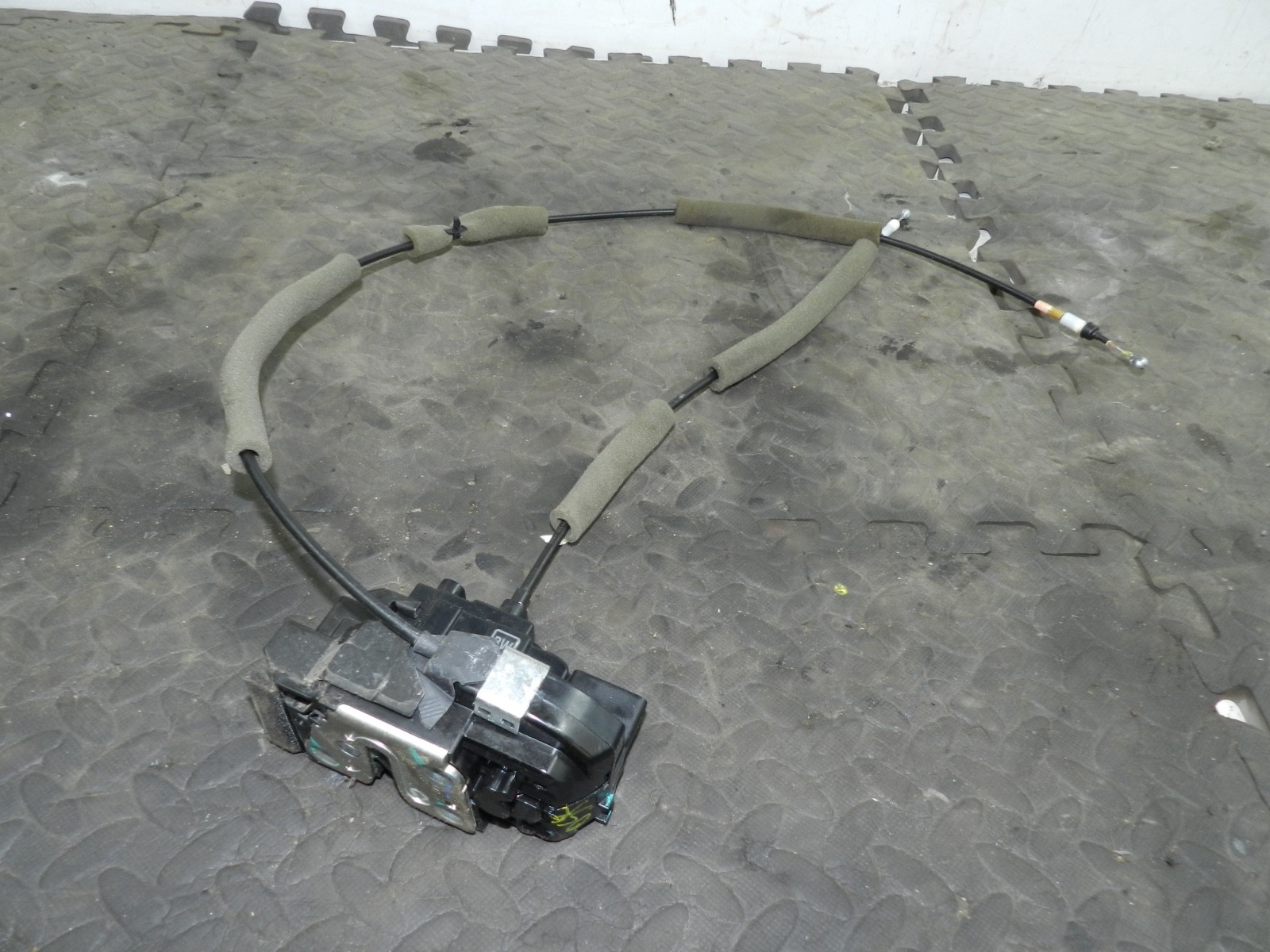 180. 2018 RENAULT KOLEOS MK2. DRIVER SIDE REAR DOOR LOCK MOTOR MECHANISM