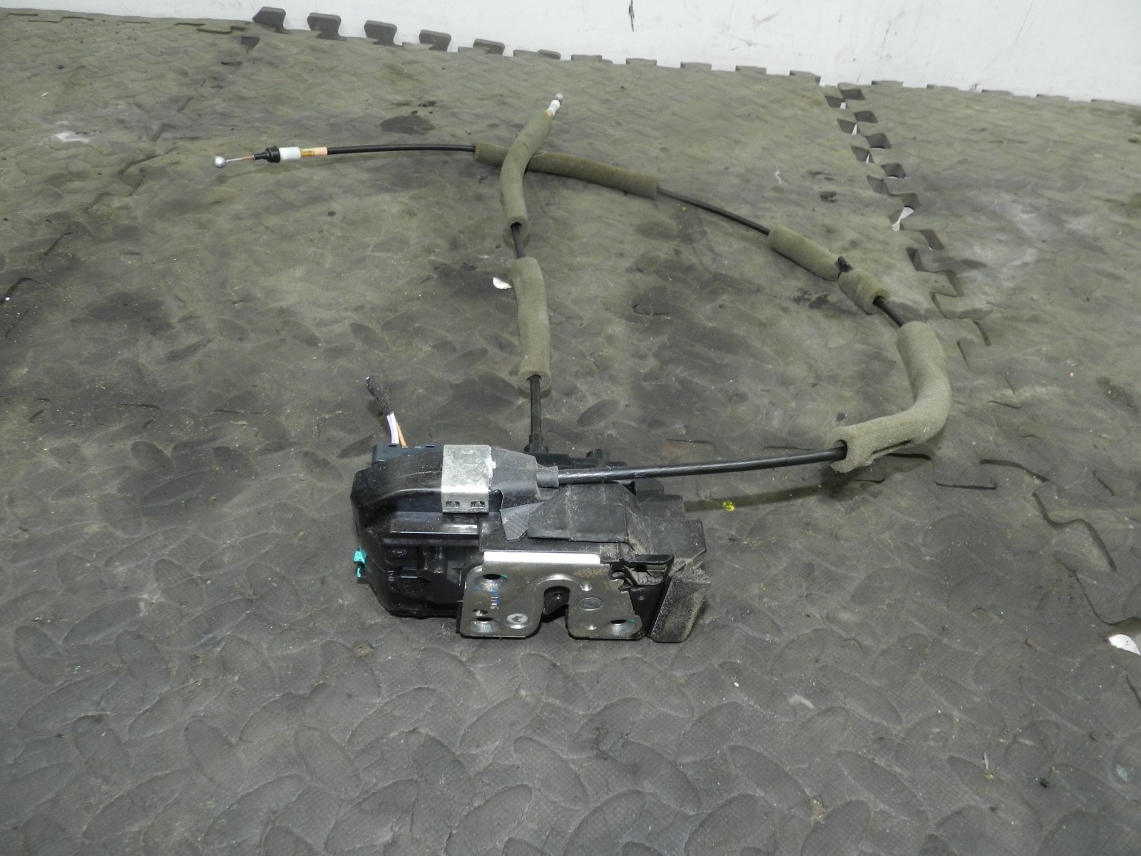 180. 2018 RENAULT KOLEOS MK2. PASSENGER SIDE REAR DOOR LOCK MOTOR MECHANISM