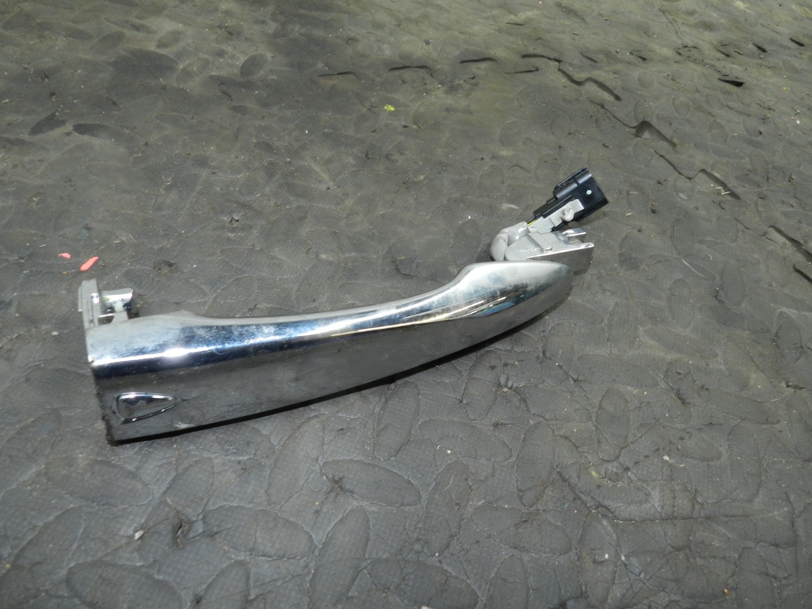 180. 2018 RENAULT KOLEOS MK2. PASSENGER SIDE FRONT DOOR HANDLE CHROME