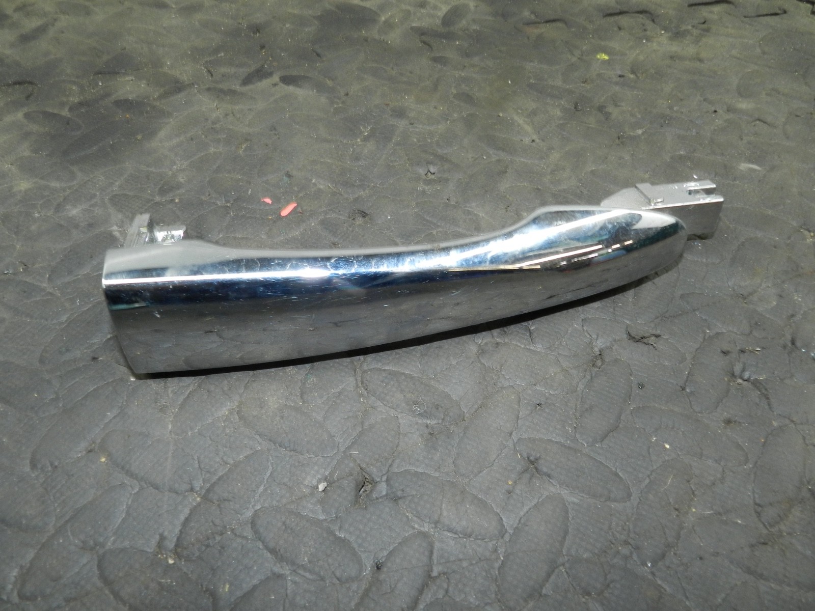 180. 2018 RENAULT KOLEOS MK2. DRIVER SIDE REAR DOOR HANDLE CHROME