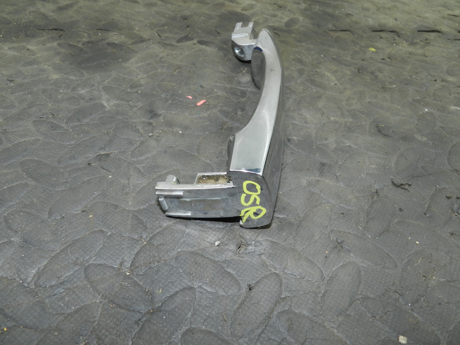 180. 2018 RENAULT KOLEOS MK2. DRIVER SIDE REAR DOOR HANDLE CHROME - Image 2
