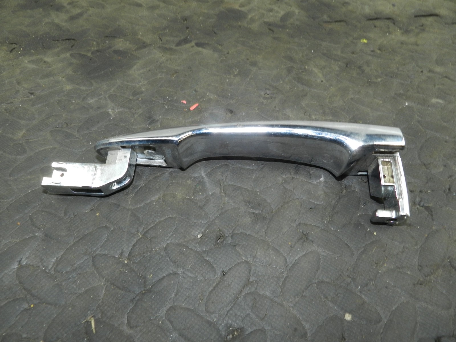 180. 2018 RENAULT KOLEOS MK2. DRIVER SIDE REAR DOOR HANDLE CHROME - Image 3
