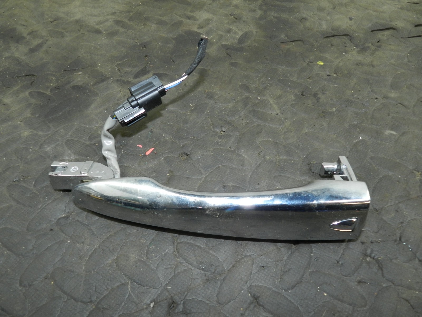 180. 2018 RENAULT KOLEOS MK2. DRIVER SIDE FRONT DOOR HANDLE CHROME
