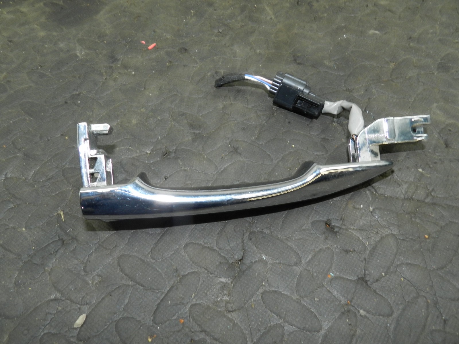 180. 2018 RENAULT KOLEOS MK2. DRIVER SIDE FRONT DOOR HANDLE CHROME - Image 4