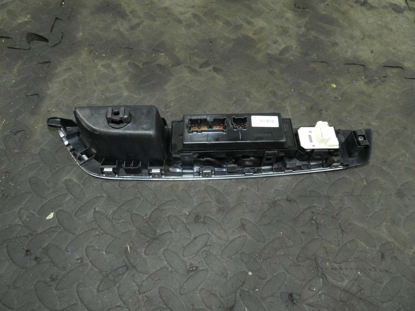 180. 2018 RENAULT KOLEOS MK2. DRIVER SIDE FRONT DOOR WINDOW SWITCHES - Image 3