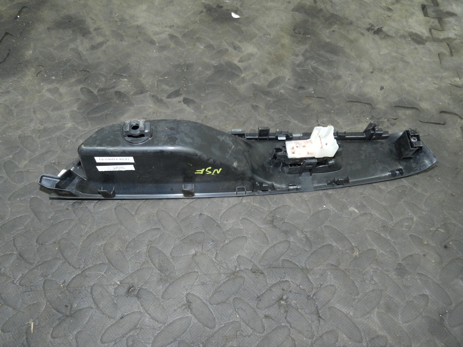 180. 2018 RENAULT KOLEOS MK2. PASSENGER SIDE FRONT DOOR WINDOW SWITCH - Image 3