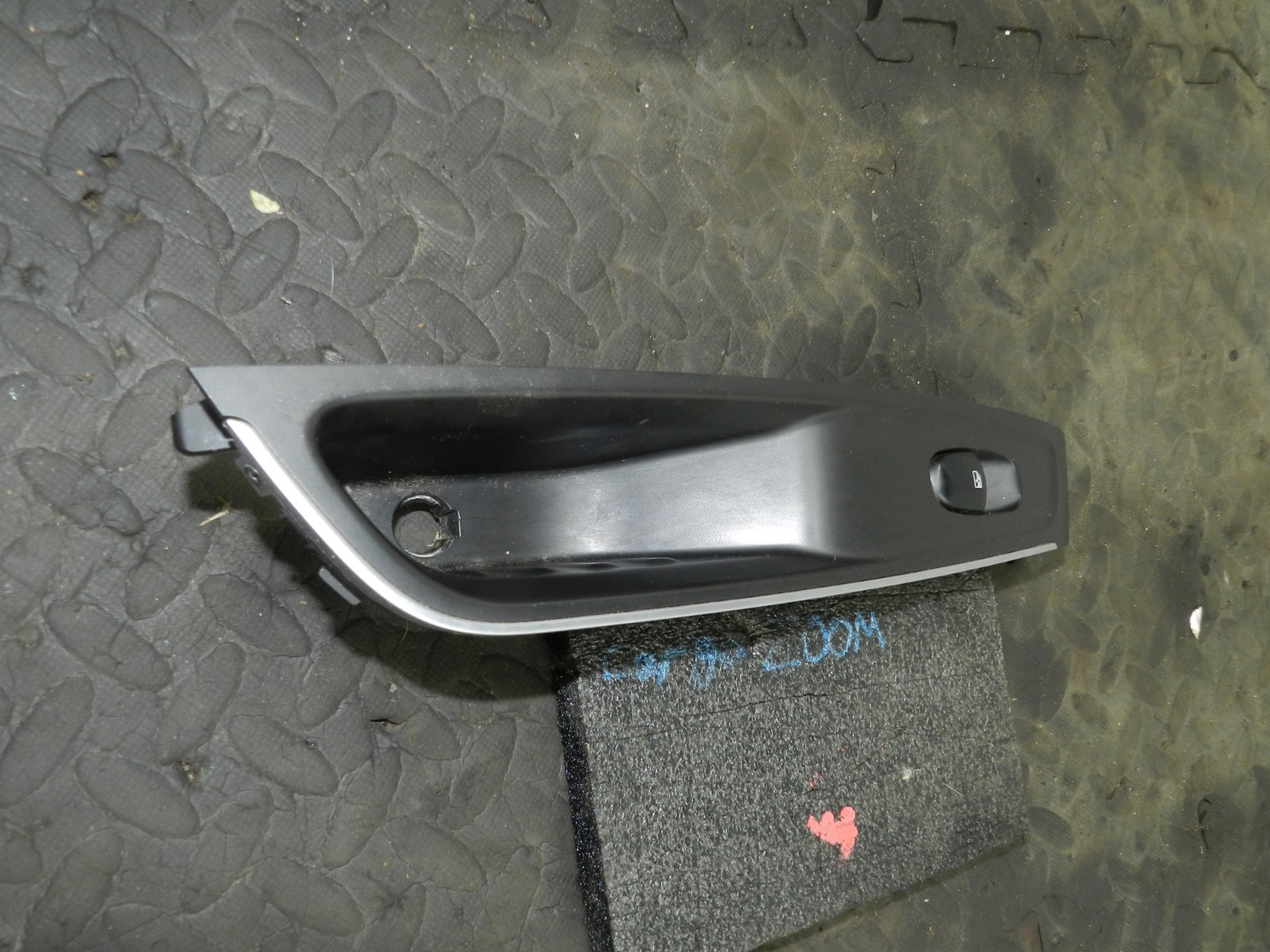 180. 2018 RENAULT KOLEOS MK2. PASSENGER SIDE REAR DOOR WINDOW SWITCH