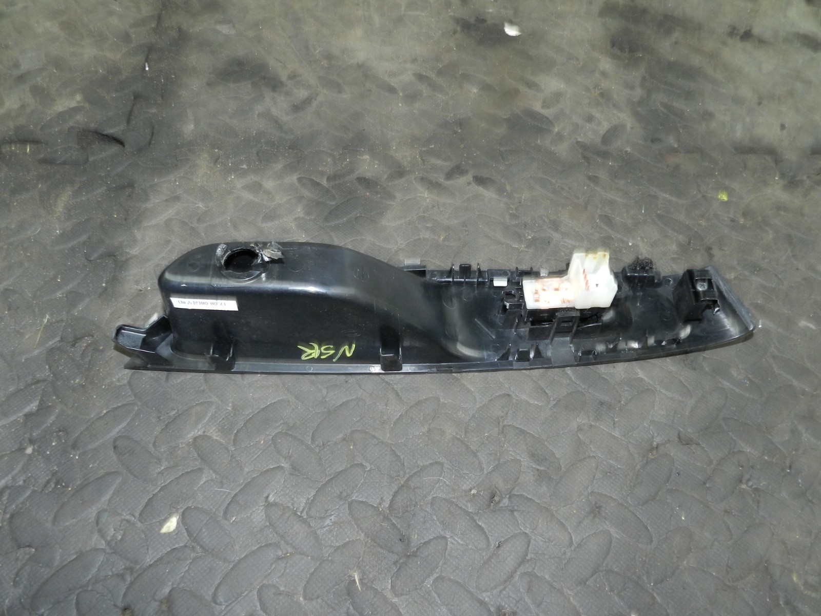 180. 2018 RENAULT KOLEOS MK2. PASSENGER SIDE REAR DOOR WINDOW SWITCH - Image 3
