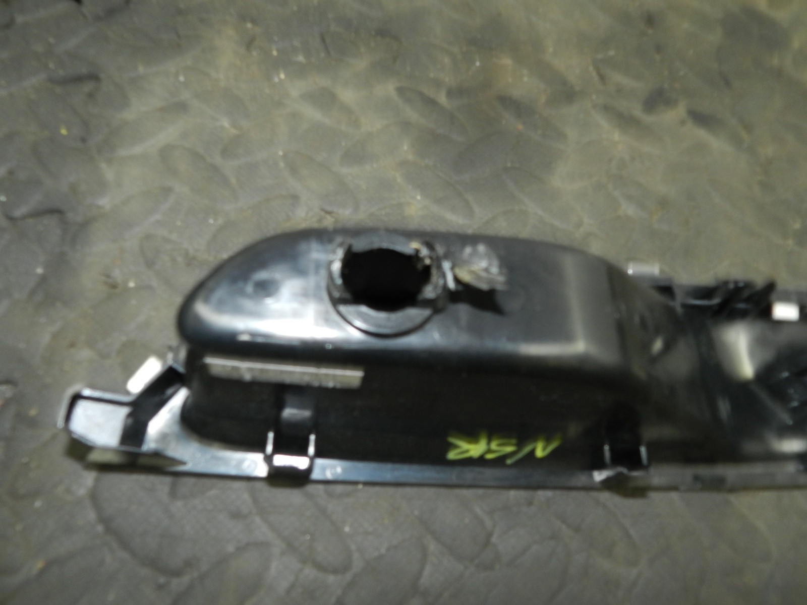 180. 2018 RENAULT KOLEOS MK2. PASSENGER SIDE REAR DOOR WINDOW SWITCH - Image 4