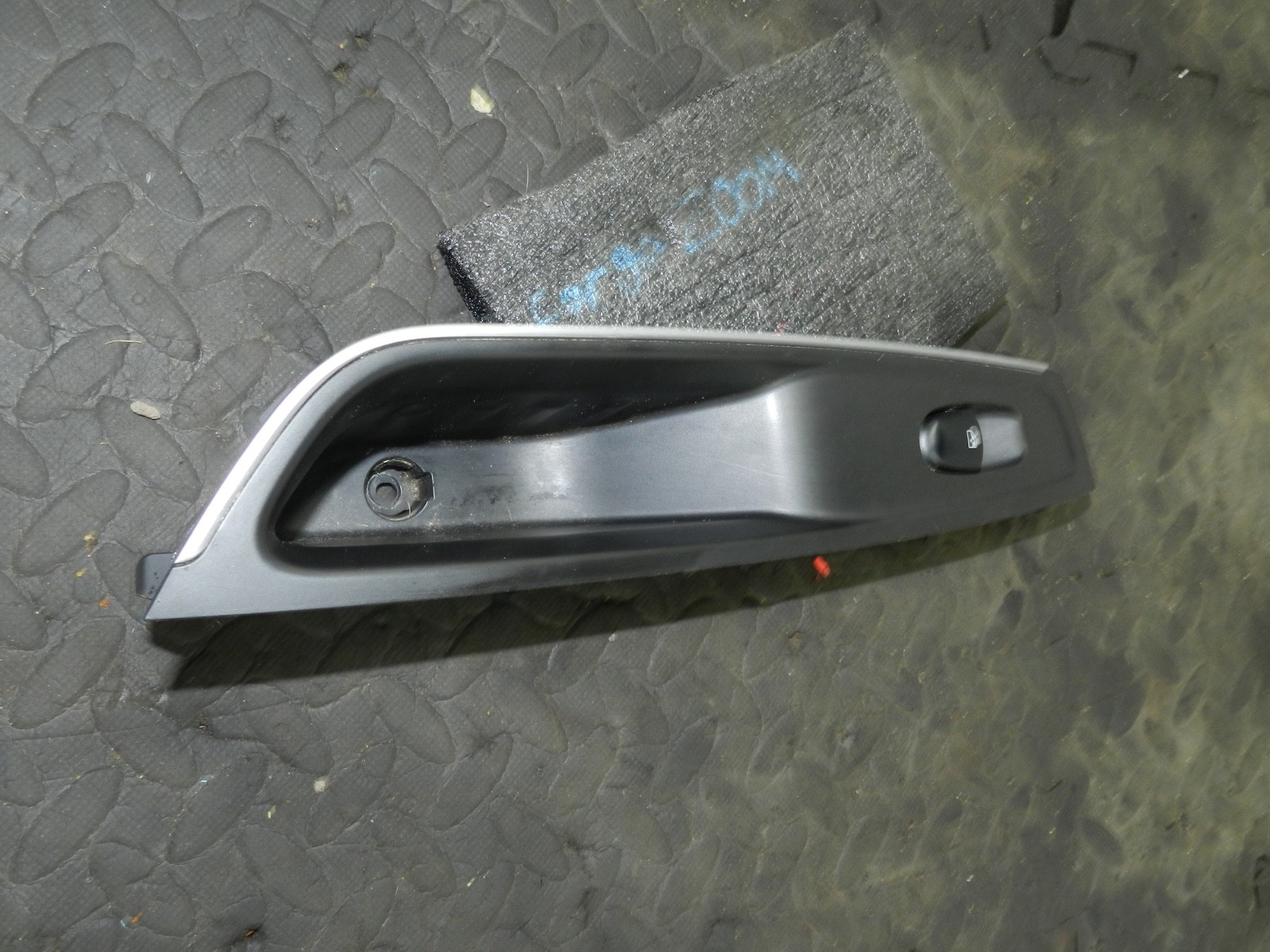 180. 2018 RENAULT KOLEOS MK2. DRIVER SIDE REAR DOOR WINDOW SWITCH