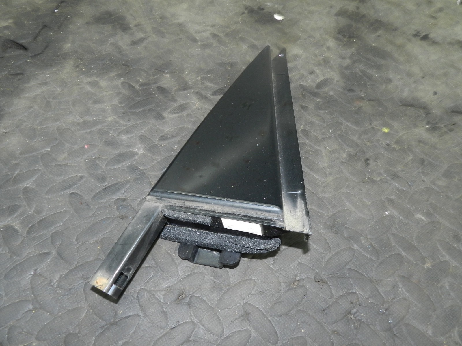 180. 2018 RENAULT KOLEOS MK2. PASSENGER SIDE REAR DOOR QUARTER TRIM