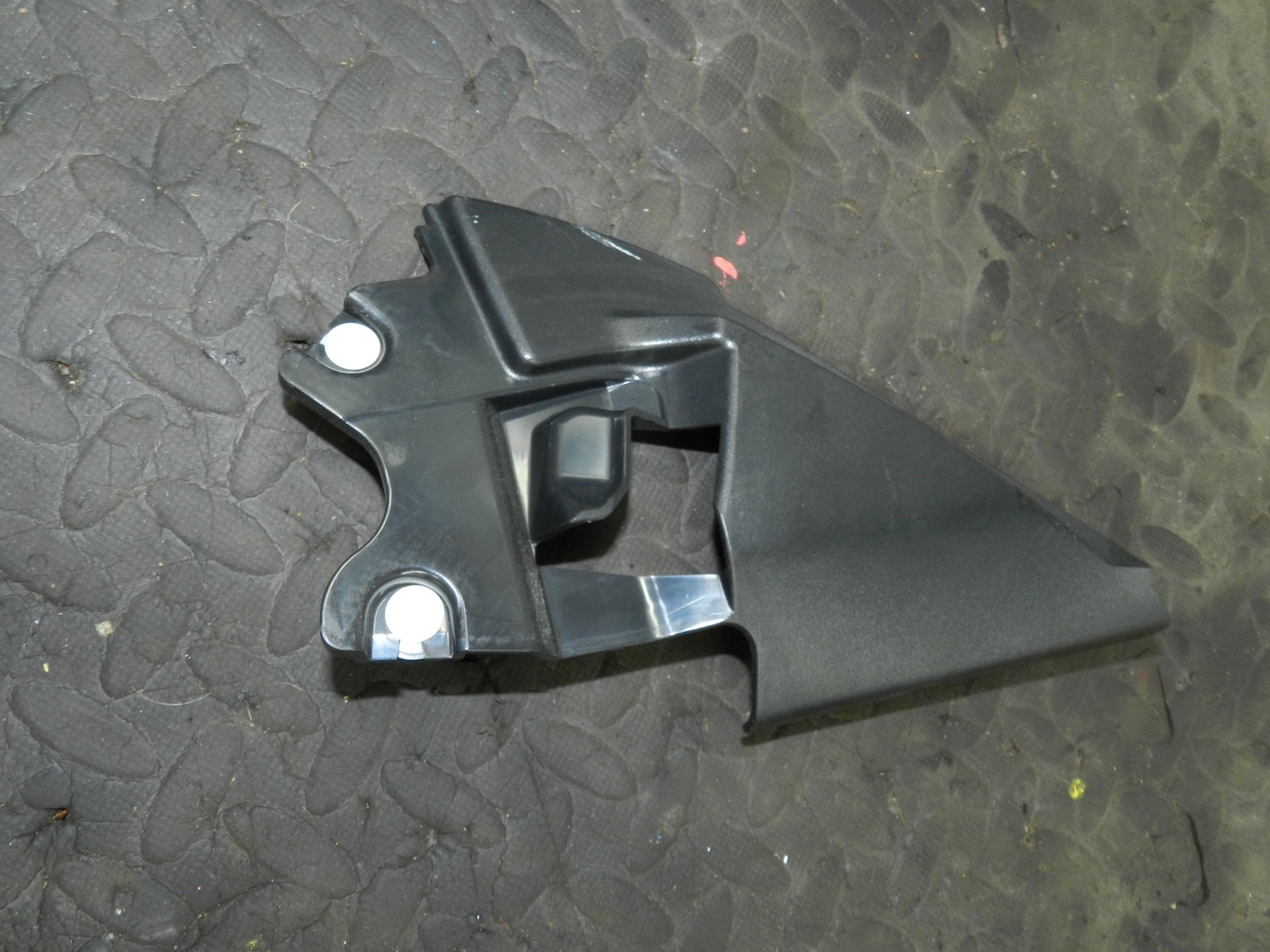 180. 2018 RENAULT KOLEOS MK2. DRIVER SIDE FRONT DOOR QUARTER TRIM