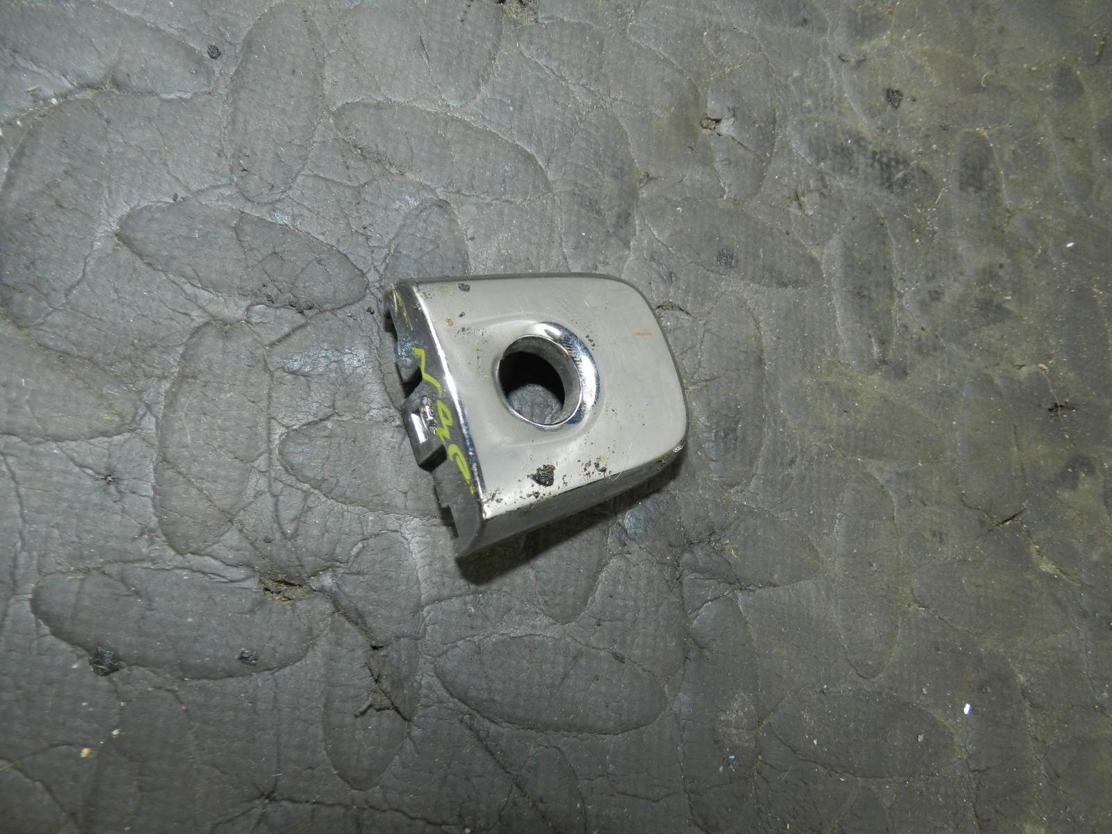 180. 2018 RENAULT KOLEOS MK2. PASSENGER SIDE FRONT DOOR LOCK COVER CHROME