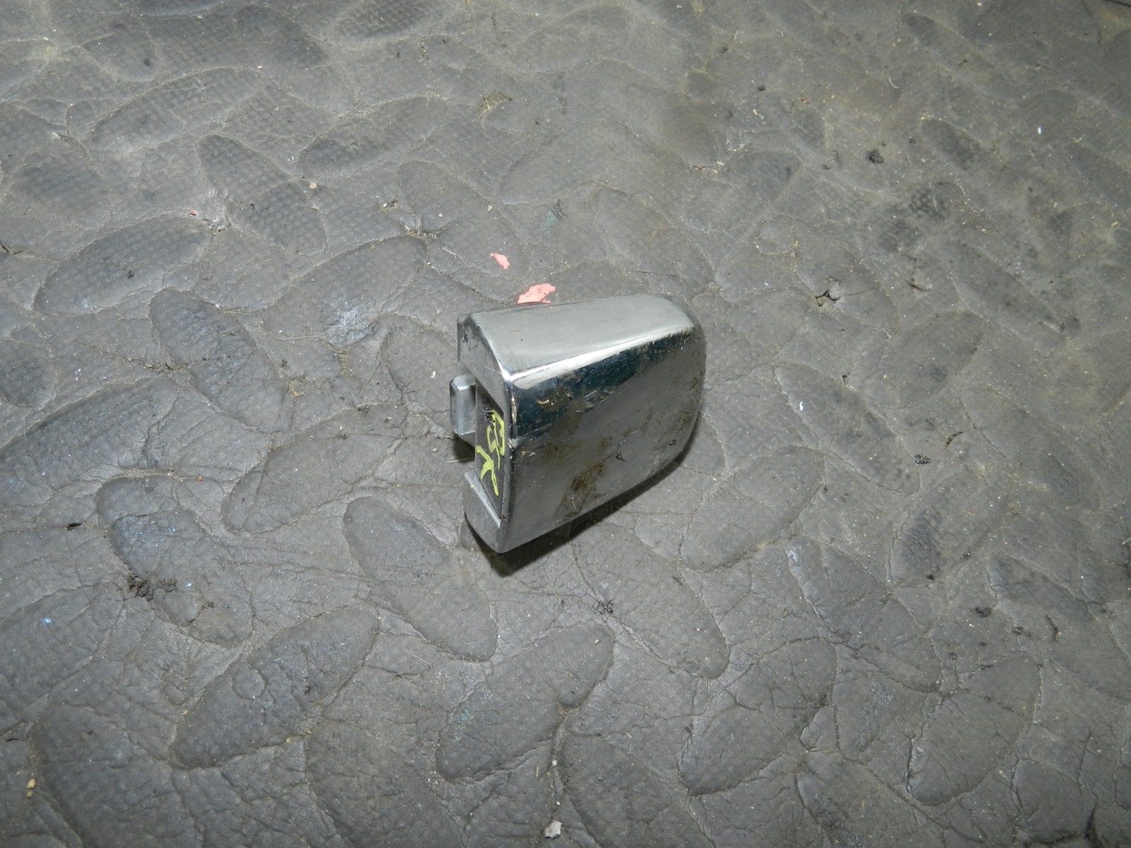 180. 2018 RENAULT KOLEOS MK2. DRIVER SIDE REAR DOOR LOCK COVER CHROME