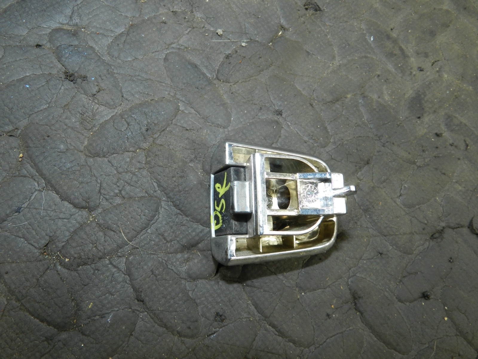 180. 2018 RENAULT KOLEOS MK2. DRIVER SIDE REAR DOOR LOCK COVER CHROME - Image 2