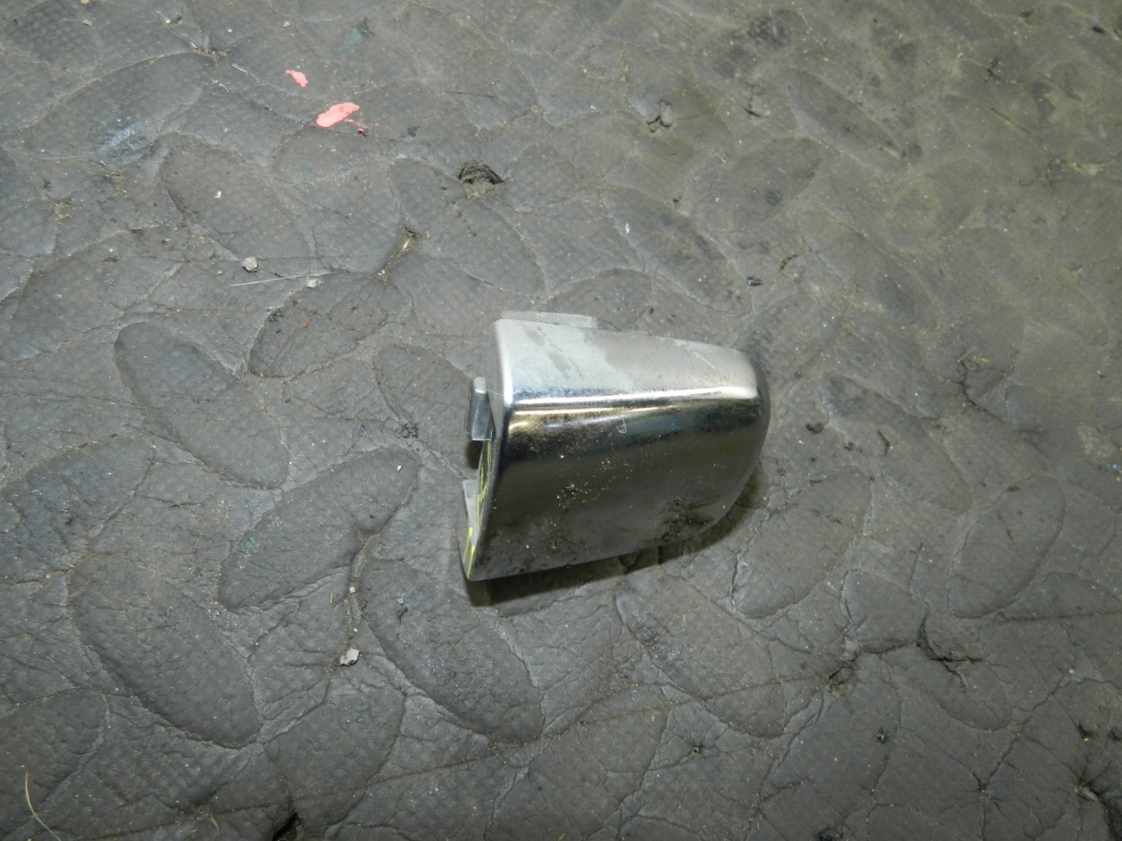 180. 2018 RENAULT KOLEOS MK2. DRIVER SIDE FRONT DOOR LOCK COVER CHROME