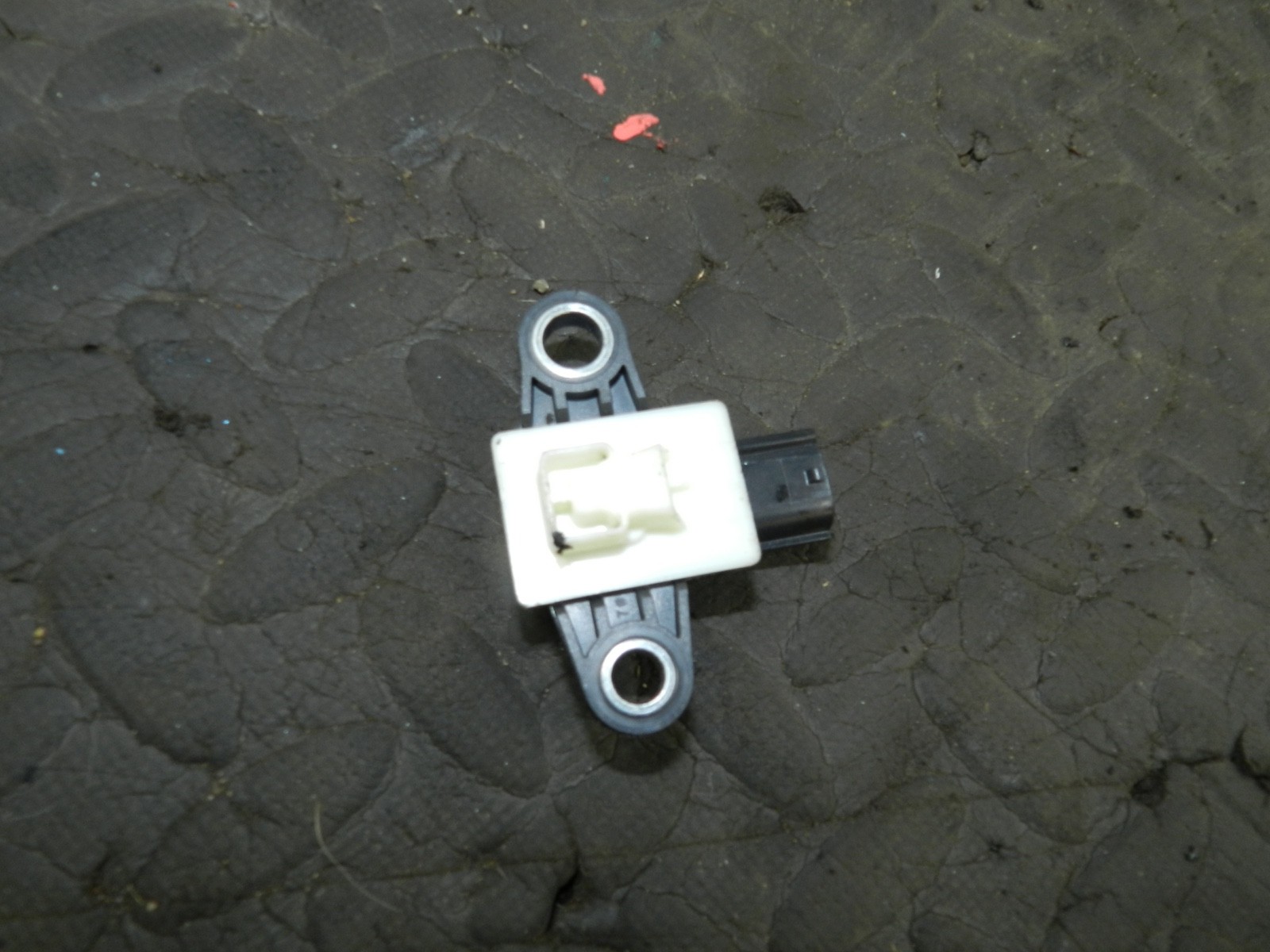 180. 2018 RENAULT KOLEOS MK2. DRIVER SIDE FRONT DOOR CRASH IMPACT SENSOR - Image 2