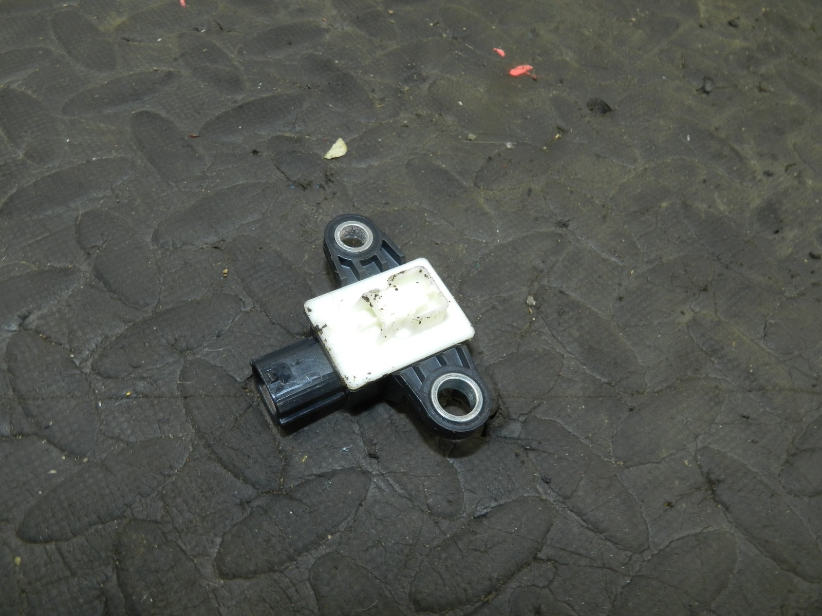 180. 2018 RENAULT KOLEOS MK2. PASSENGER SIDE FRONT DOOR CRASH IMPACT SENSOR - Image 2