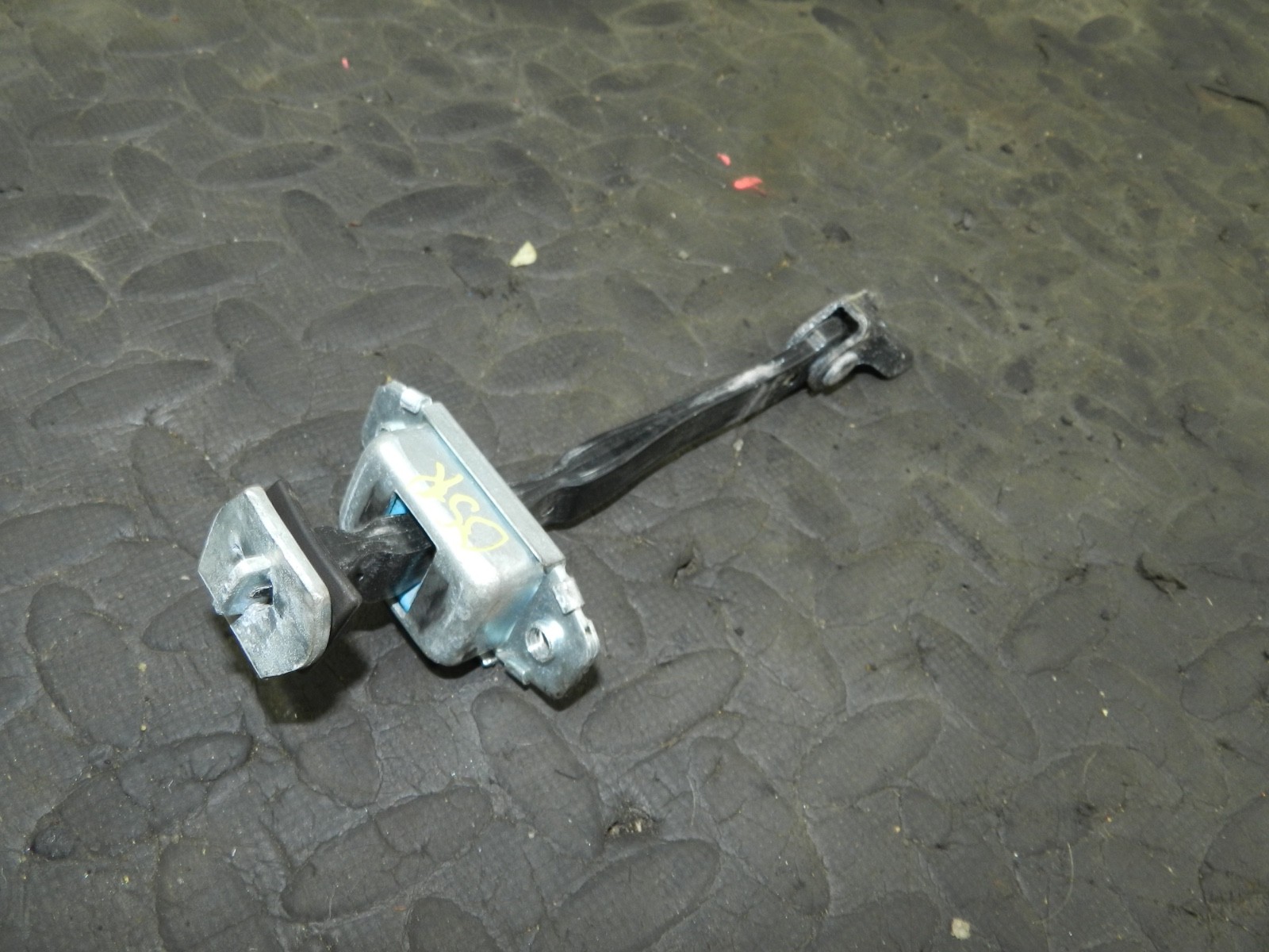 180. 2018 RENAULT KOLEOS MK2. DRIVER SIDE REAR DOOR STAY CHECK STRAP