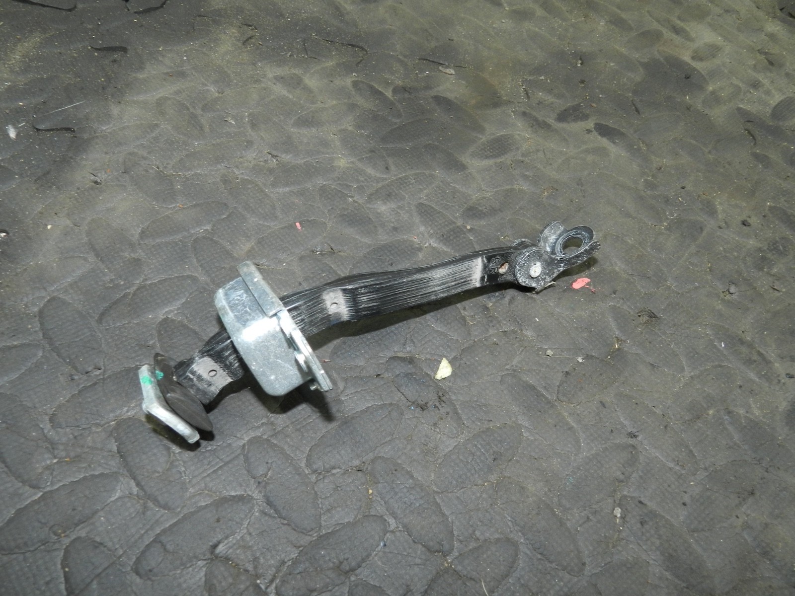 180. 2018 RENAULT KOLEOS MK2. DRIVER SIDE REAR DOOR STAY CHECK STRAP - Image 2
