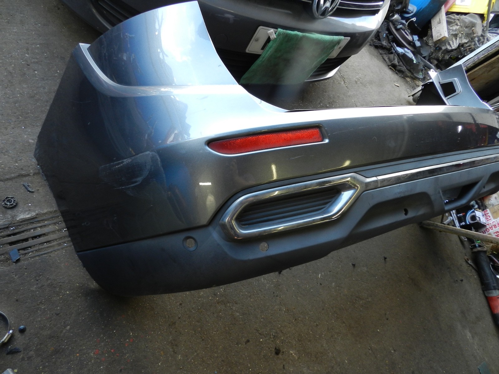 180. 2018 RENAULT KOLEOS MK2. REAR BUMPER IN GREY SCUFFED - Image 2
