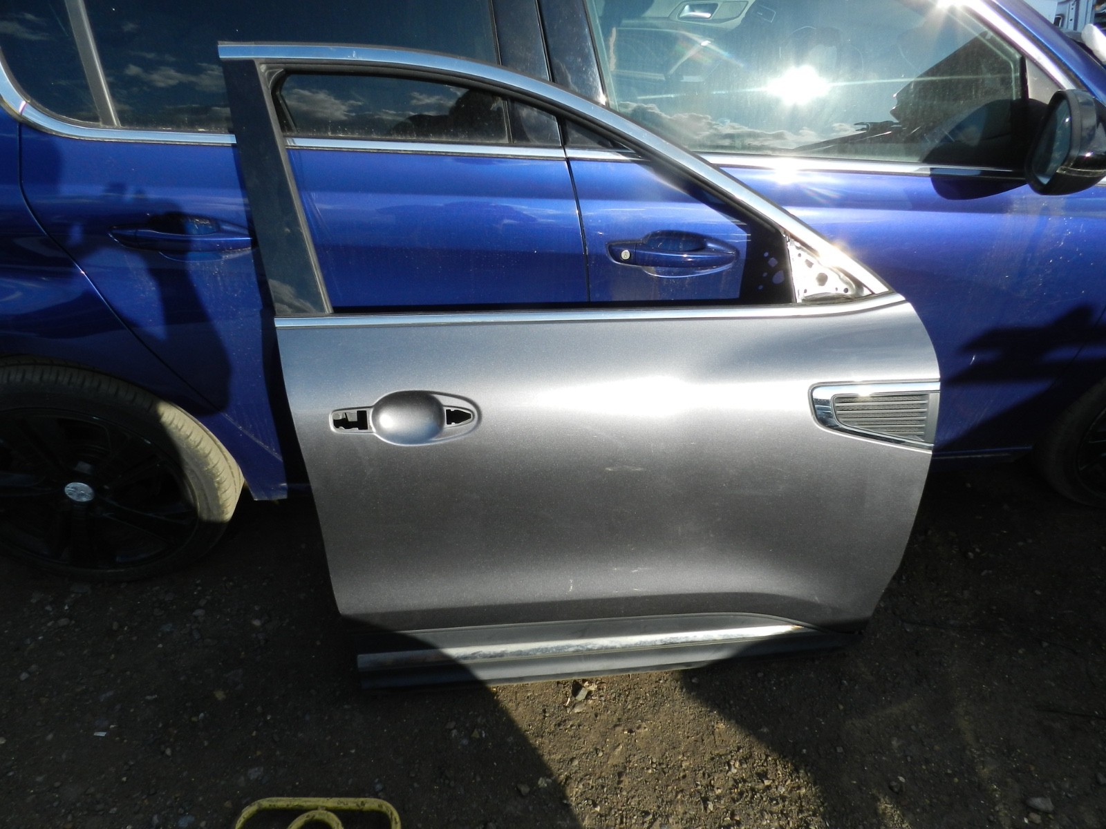 180. 2018 RENAULT KOLEOS MK2. DRIVER SIDE FRONT DOOR SHELL IN GREY