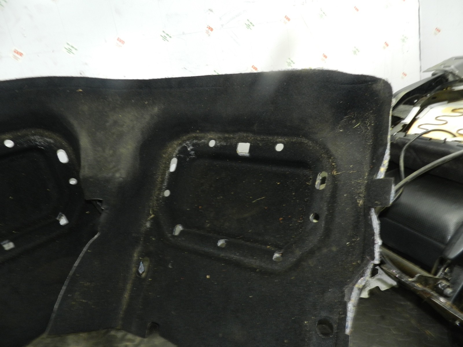 179. 2006 VOLKSWAGEN TOURAN. REAR FOOT WELL CARPET - Image 3