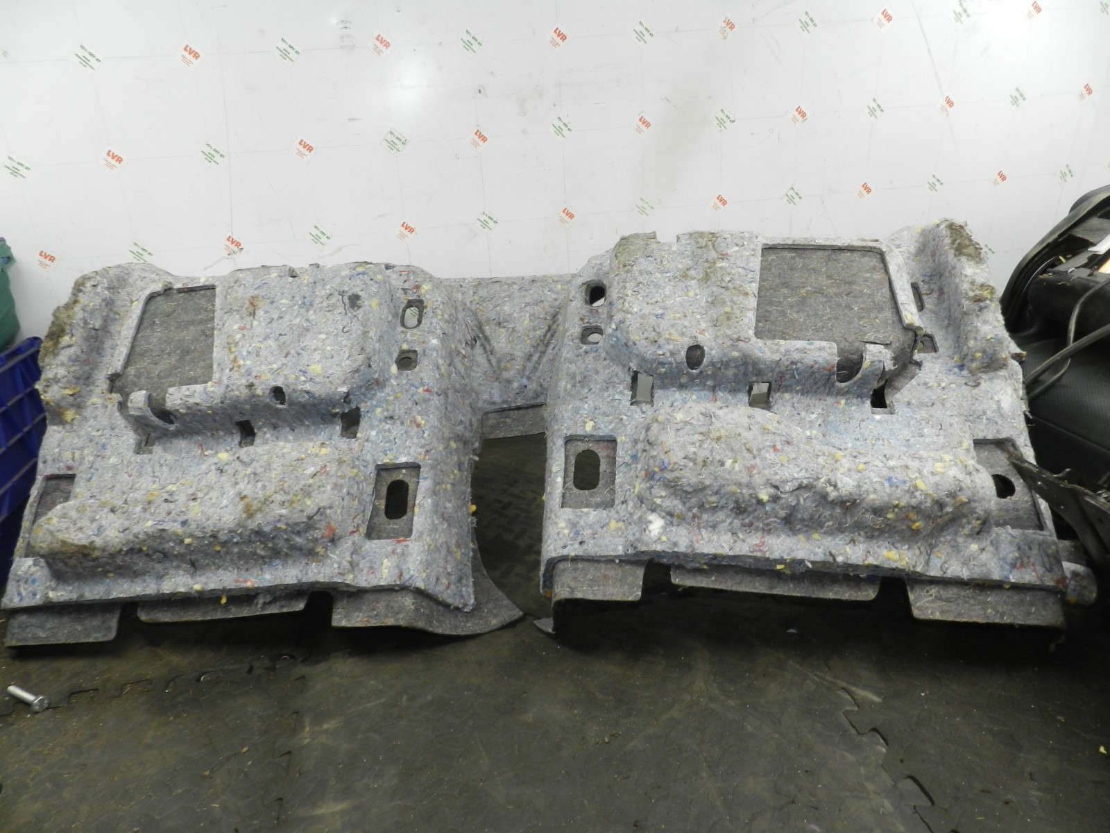 179. 2006 VOLKSWAGEN TOURAN. REAR FOOT WELL CARPET - Image 5