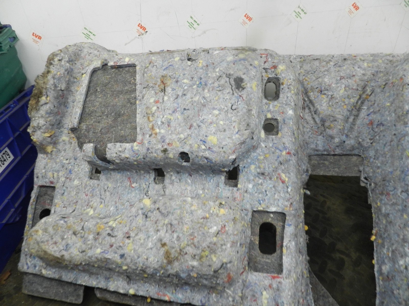 179. 2006 VOLKSWAGEN TOURAN. REAR FOOT WELL CARPET - Image 6