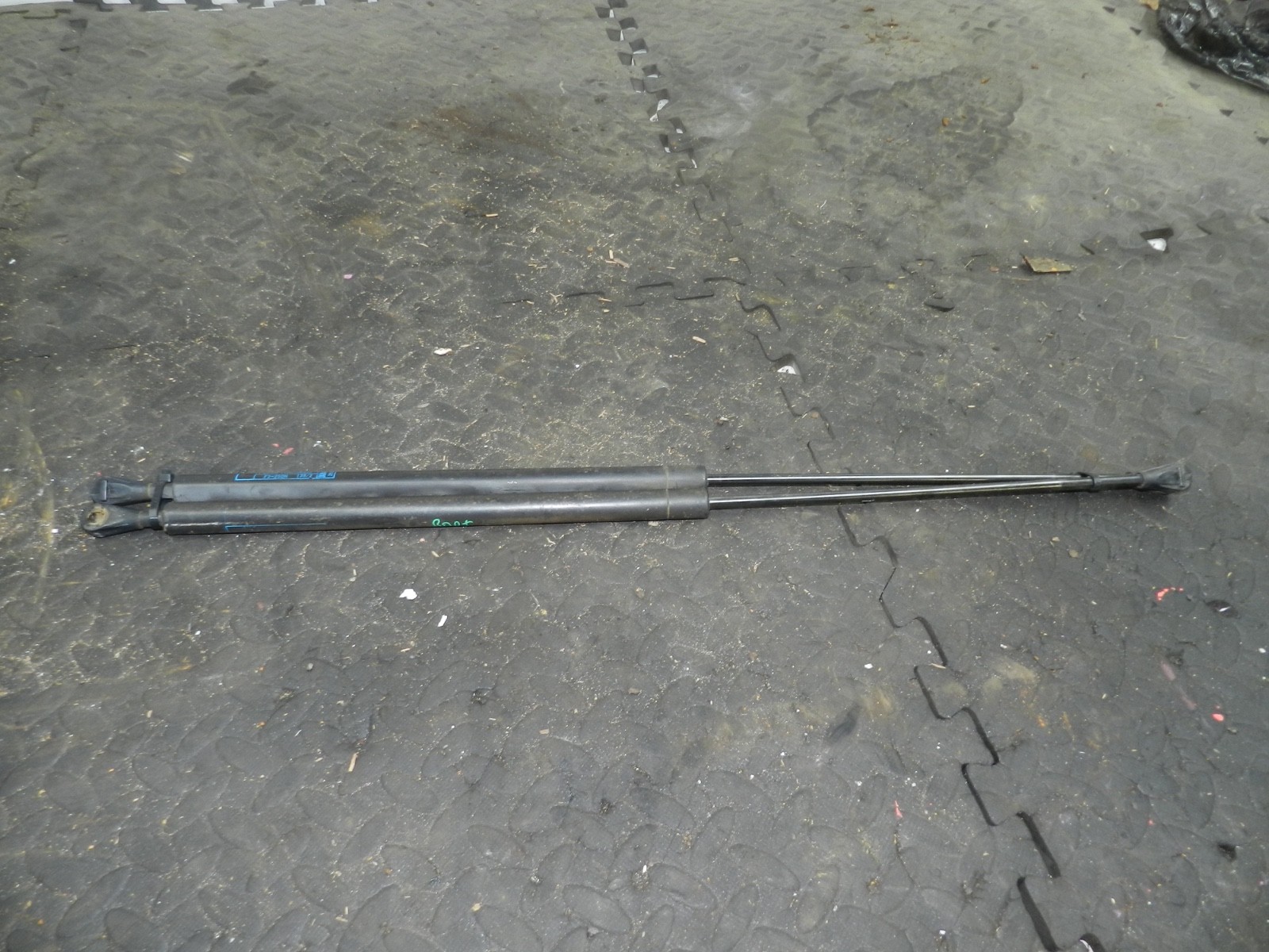 181. RENAULT 5 R5 NOT RS TURBO. BOOT LID TAIL GATE GAS STRUTS