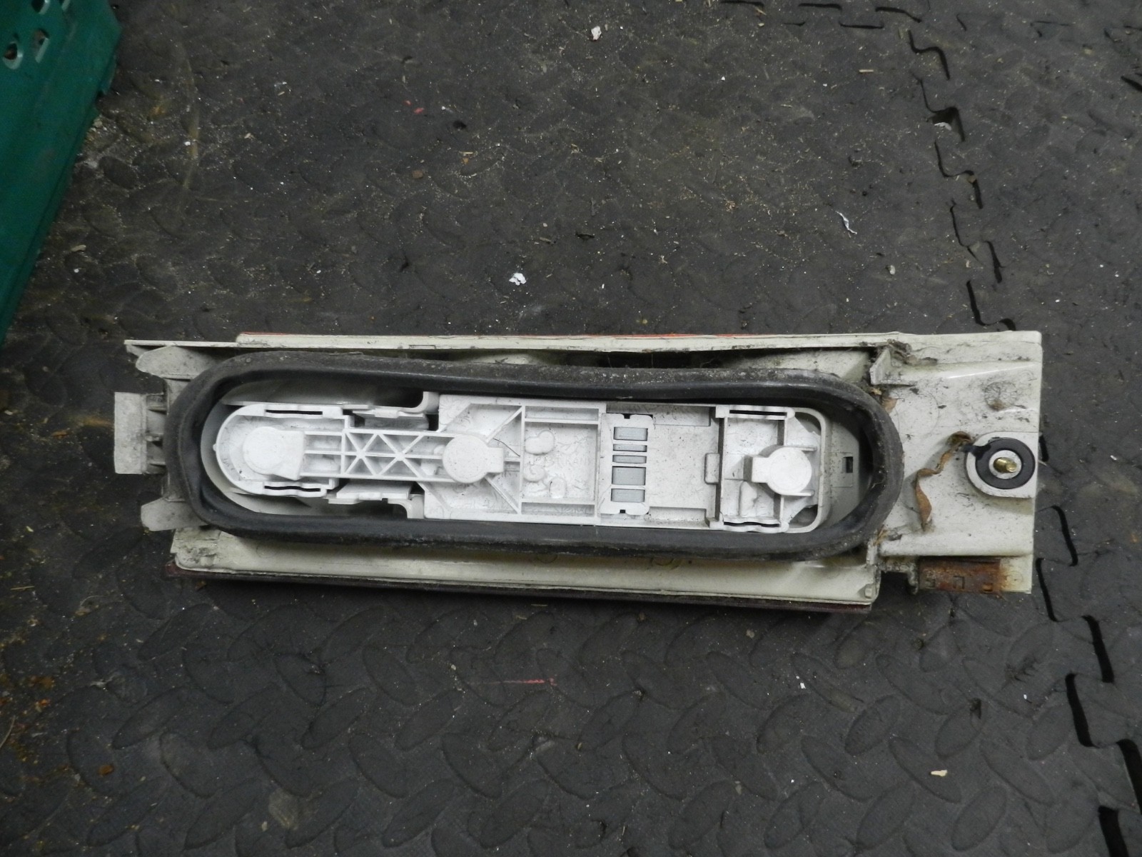 181. RENAULT 5 R5 NOT RS TURBO. DRIVER SIDE REAR LIGHT UNIT - Image 4