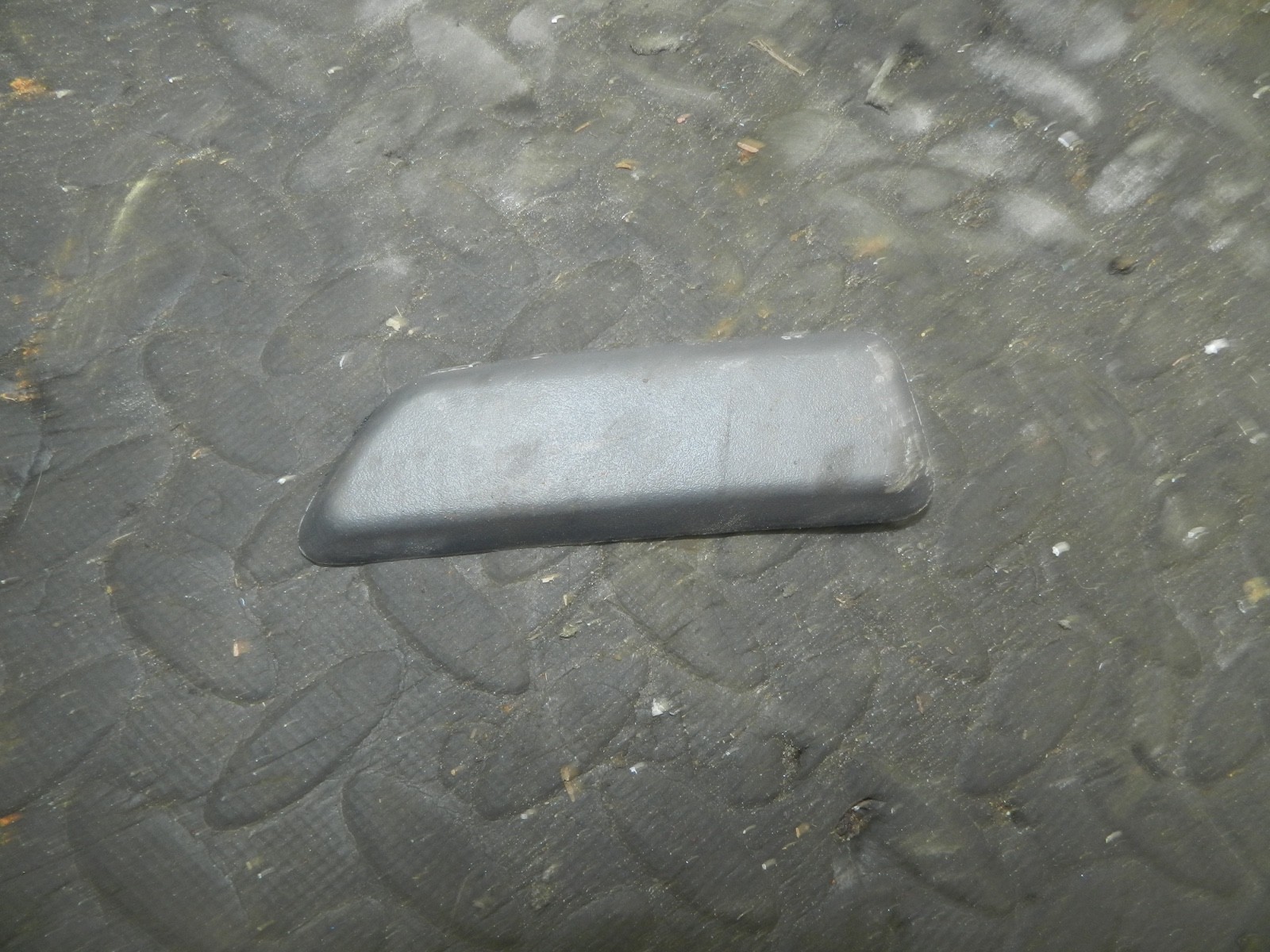 181. RENAULT 5 R5 NOT RS TURBO. PASSENGER SIDE BOOT HINGE TRIM