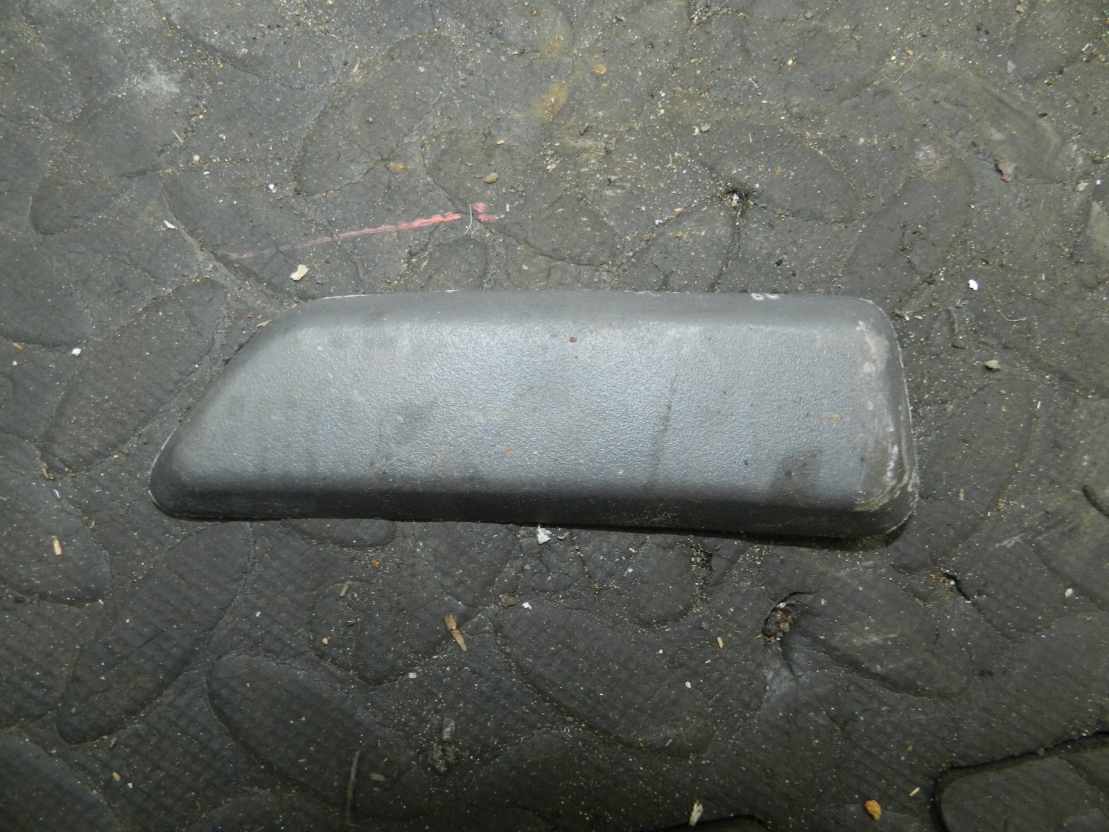 181. RENAULT 5 R5 NOT RS TURBO. PASSENGER SIDE BOOT HINGE TRIM - Image 2