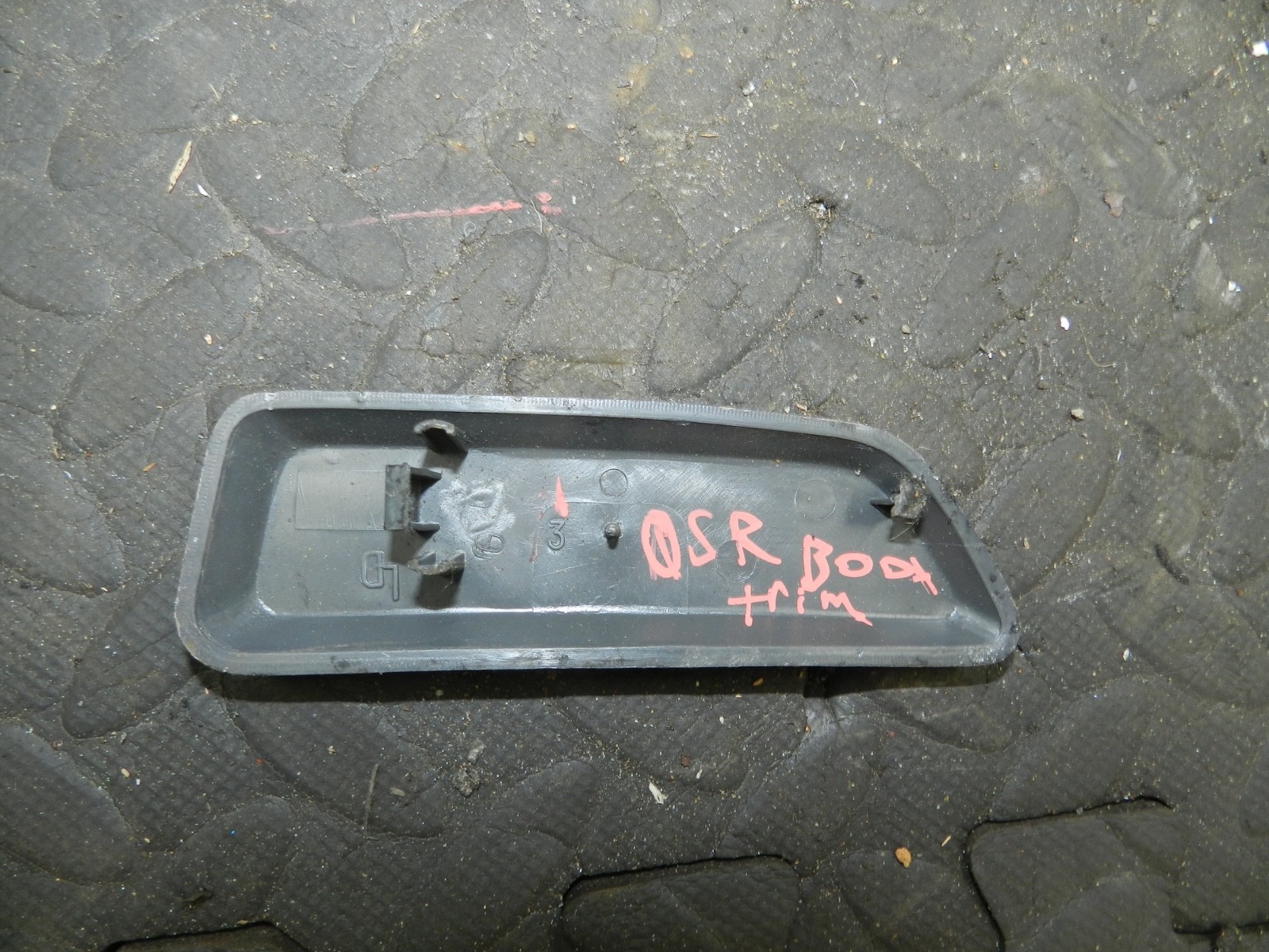 181. RENAULT 5 R5 NOT RS TURBO. PASSENGER SIDE BOOT HINGE TRIM - Image 3