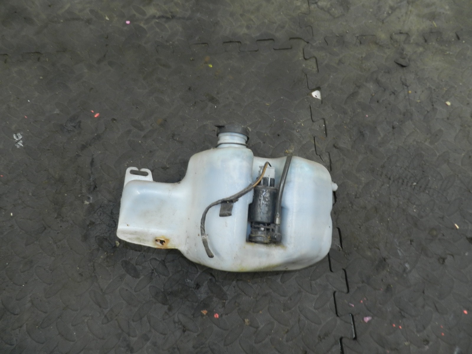181. RENAULT 5 R5 NOT RS TURBO. SCREEN WASH WASHER BOTTLE AND PUMPS