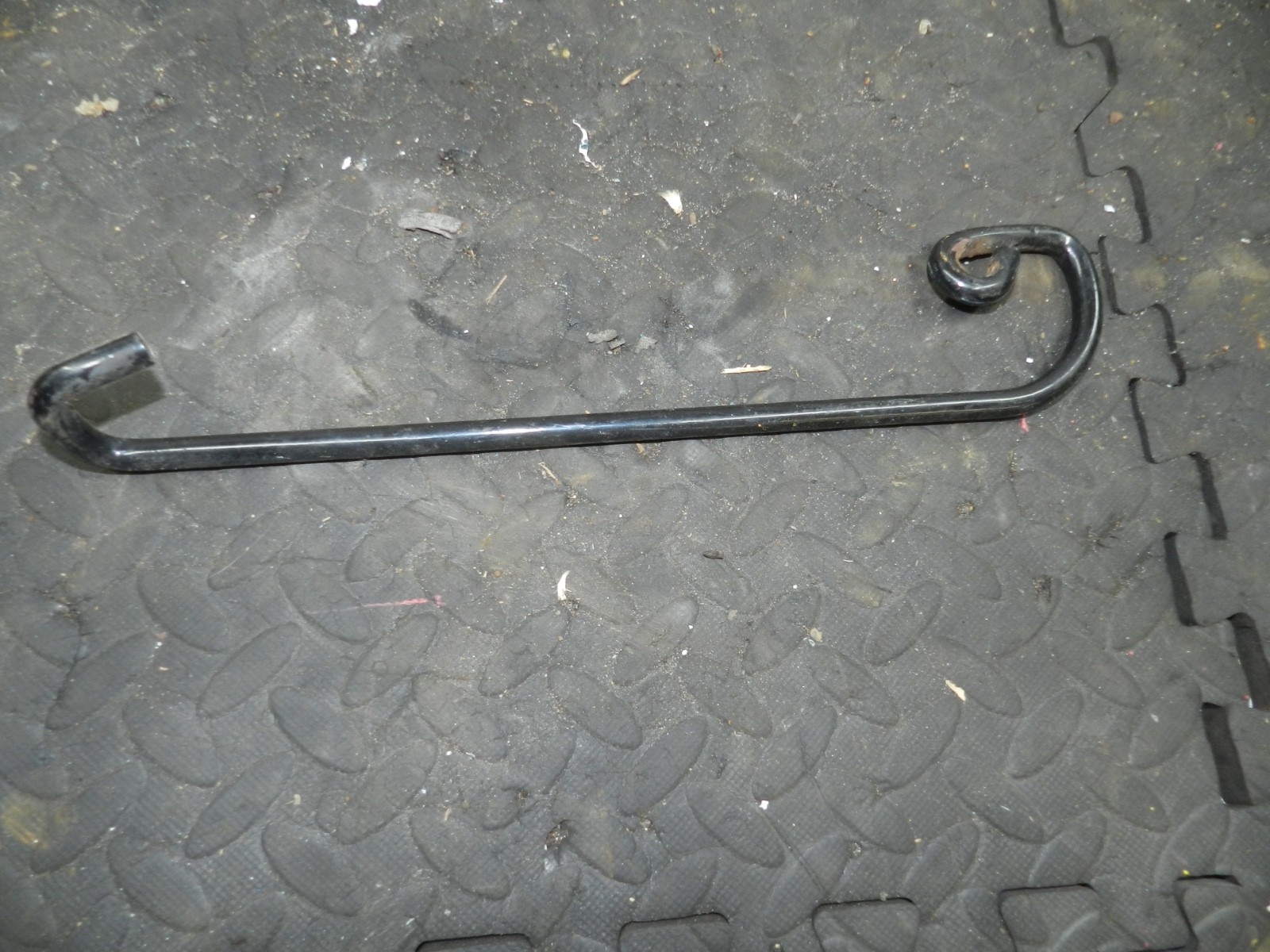181. RENAULT 5 R5 NOT RS TURBO. PASSENGER SIDE FRONT SEAT BELT MOUNT WING BAR - Image 2