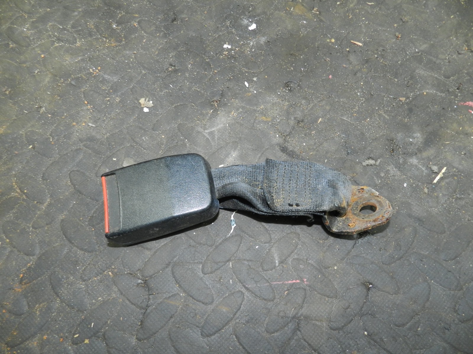 181. RENAULT 5 R5 NOT RS TURBO. REAR SEAT BELT BUCKLE