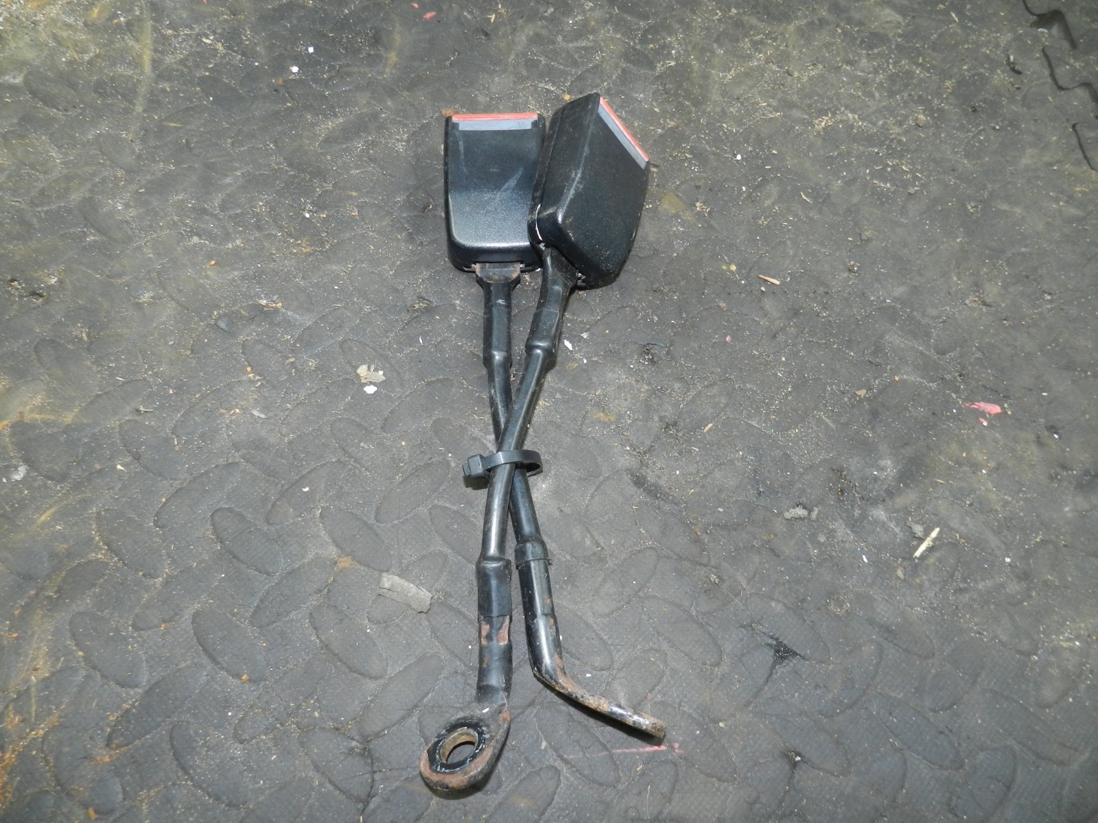 181. RENAULT 5 R5 NOT RS TURBO. FRONT SEAT BELT BUCKLE 1x SUPPLIED