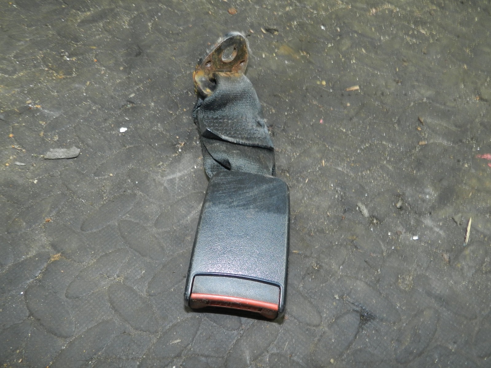 181. RENAULT 5 R5 NOT RS TURBO. REAR SEAT BELT BUCKLE